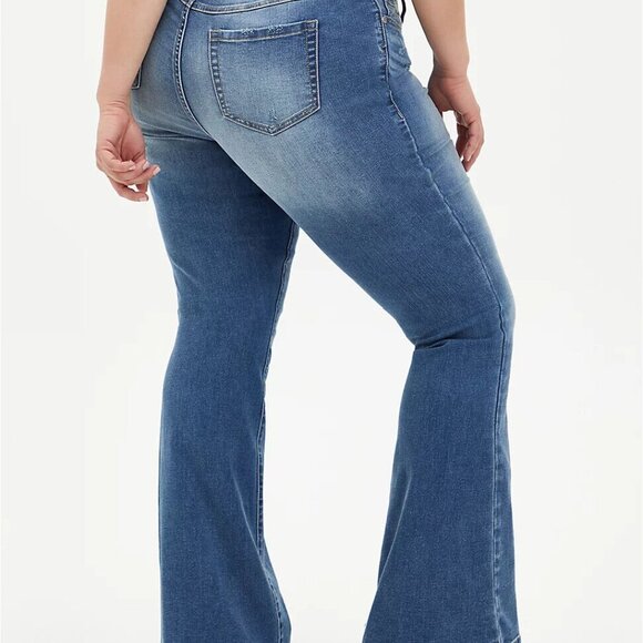 NWT Torrid Luxe Slim Boot Jeans Light Wash Super Stretch Plus Size 26 H13549 - Picture 9 of 12